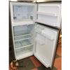 Image 2 : MOFFAT STAINLESS 18CU FT REFRIDGERATOR WITH TOP