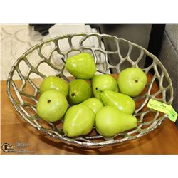 SHOWHOME: METAL CENTERPIECE WITH FRUIT