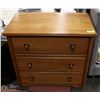 Image 1 : 3 DRAWER WOOD DRESSER, 32 X 18 X 30