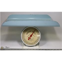ANTIQUE NURSERY QUEEN BABY SCALE