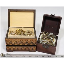JEWELRY & RING BOX WITH GOLD TONE JEWELRY