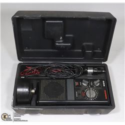 VINTAGE 40 CHANNEL CB RADIO IN CASE WITH ANTENNA