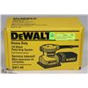 Image 1 : DEWALT 1/4 SHEET PALM GRIP SANDER WITH DUST