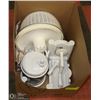Image 1 : BOX OF SMALL KITCHEN ACCESSORIES AND