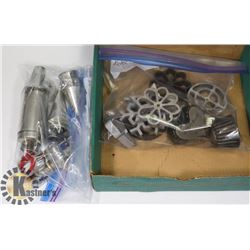 VINTAGE HOUSEHOLD BAKEWARE LOT