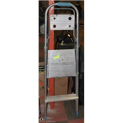 ALUMINUM LADDER