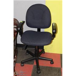 ADJUSTABLE SWIVEL OFFICE CHAIR WITH