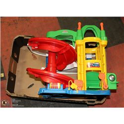FISHER PRICE - LITTLE PEOPLE - PARKING GARAGE