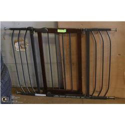 PORTABLE GATE - UP TO 42" WIDE. STEEL GATE WITH