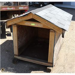 LARGE WOOD DOGHOUSE