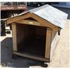 Image 1 : LARGE WOOD DOGHOUSE