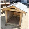 Image 2 : LARGE WOOD DOGHOUSE