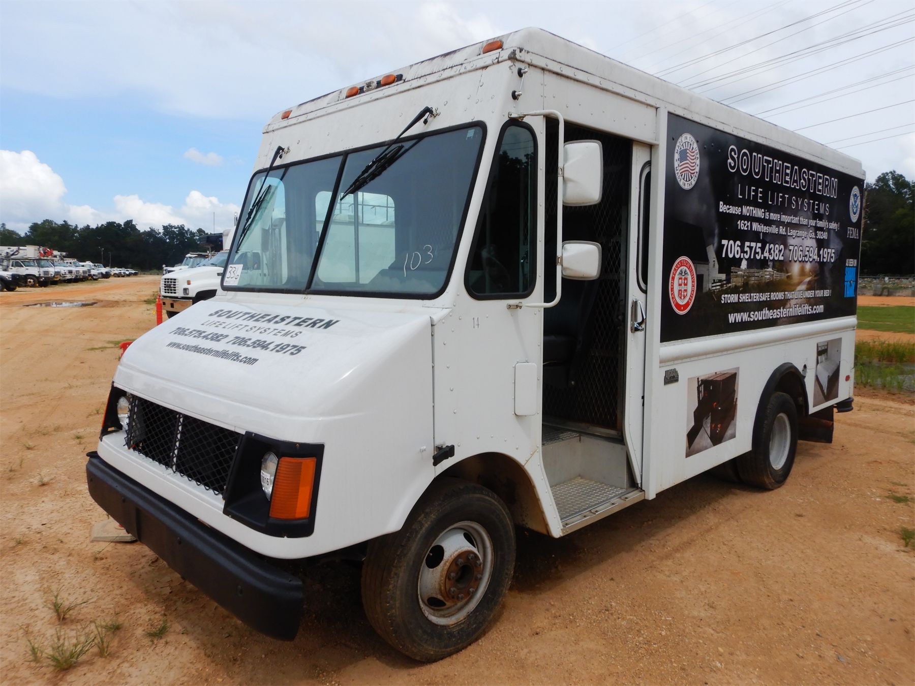 1995 CHEVROLET Box Truck / Cargo Van