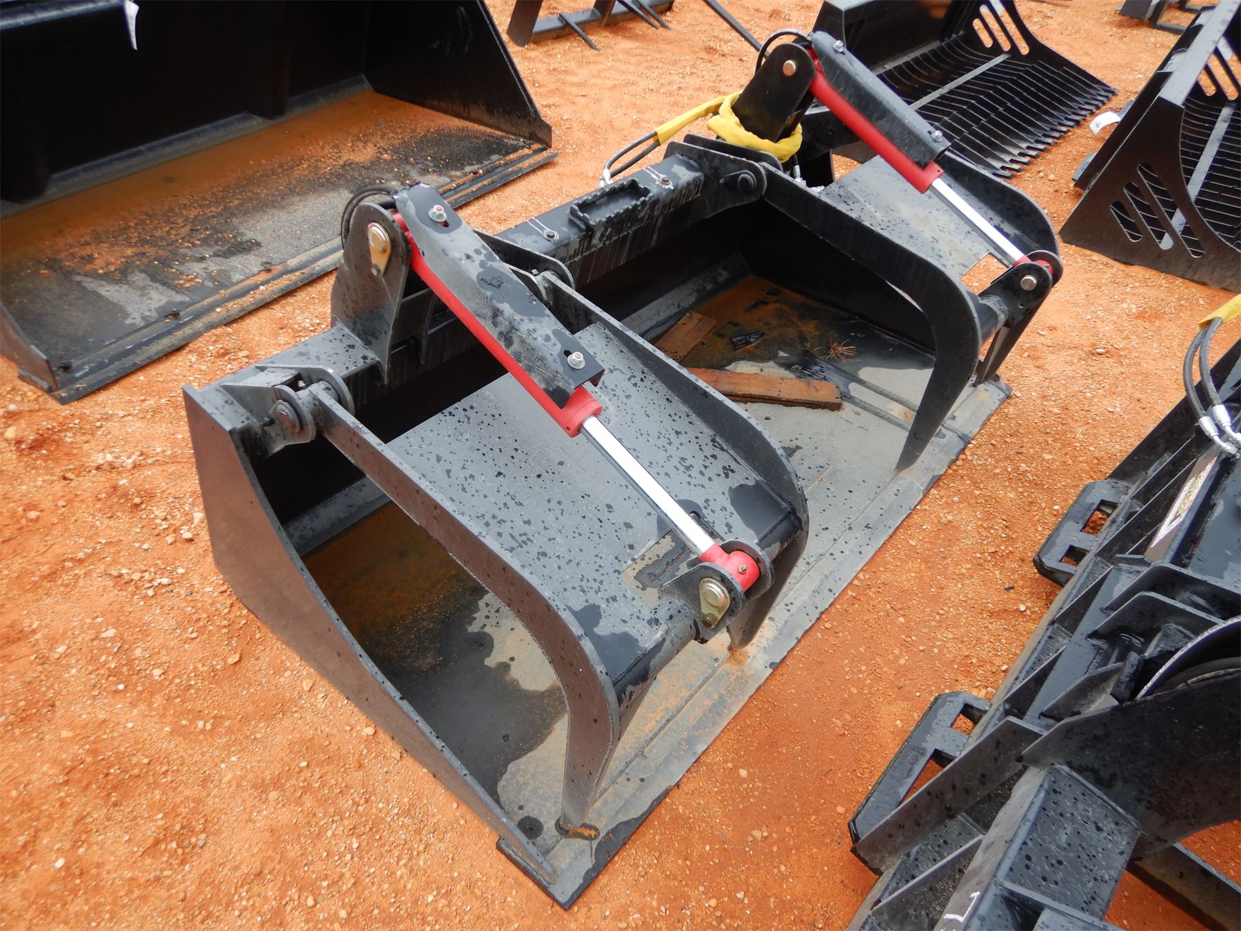 72" GRAPPLE BUCKET Skid Steer Attachment J.M. Wood Auction Company, Inc.