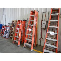 LOUISVILLE FIBERGLASS STEP LADDER Shop Equipment