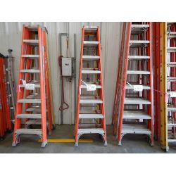 LOUISVILLE FIBERGLASS STEP LADDER Shop Equipment
