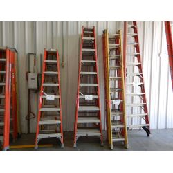 LOUISVILLE FIBERGLASS/ ALUMINUM STEP LADDER Shop Equipment