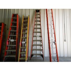 LOUISVILLE FIBERGLASS STEP LADDER Shop Equipment