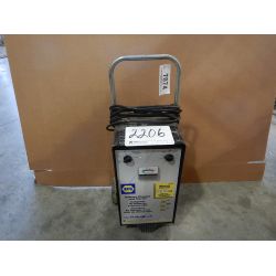NAPA BATTERY CHARGER/ STARTER Shop Equipment