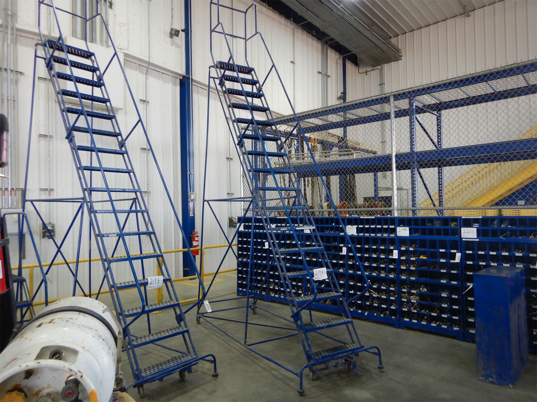 COTTERMAN ROLLING LADDER Shop Equipment