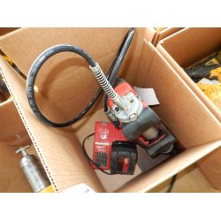 MILWAUKEE 18V CORDLESS GREASE GUN Tool
