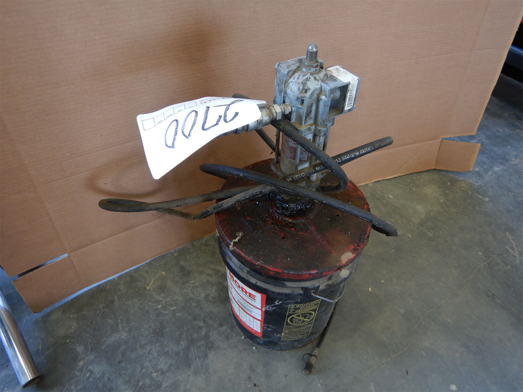 LINCOLN Grease Pump - J.M. Wood Auction Company, Inc.