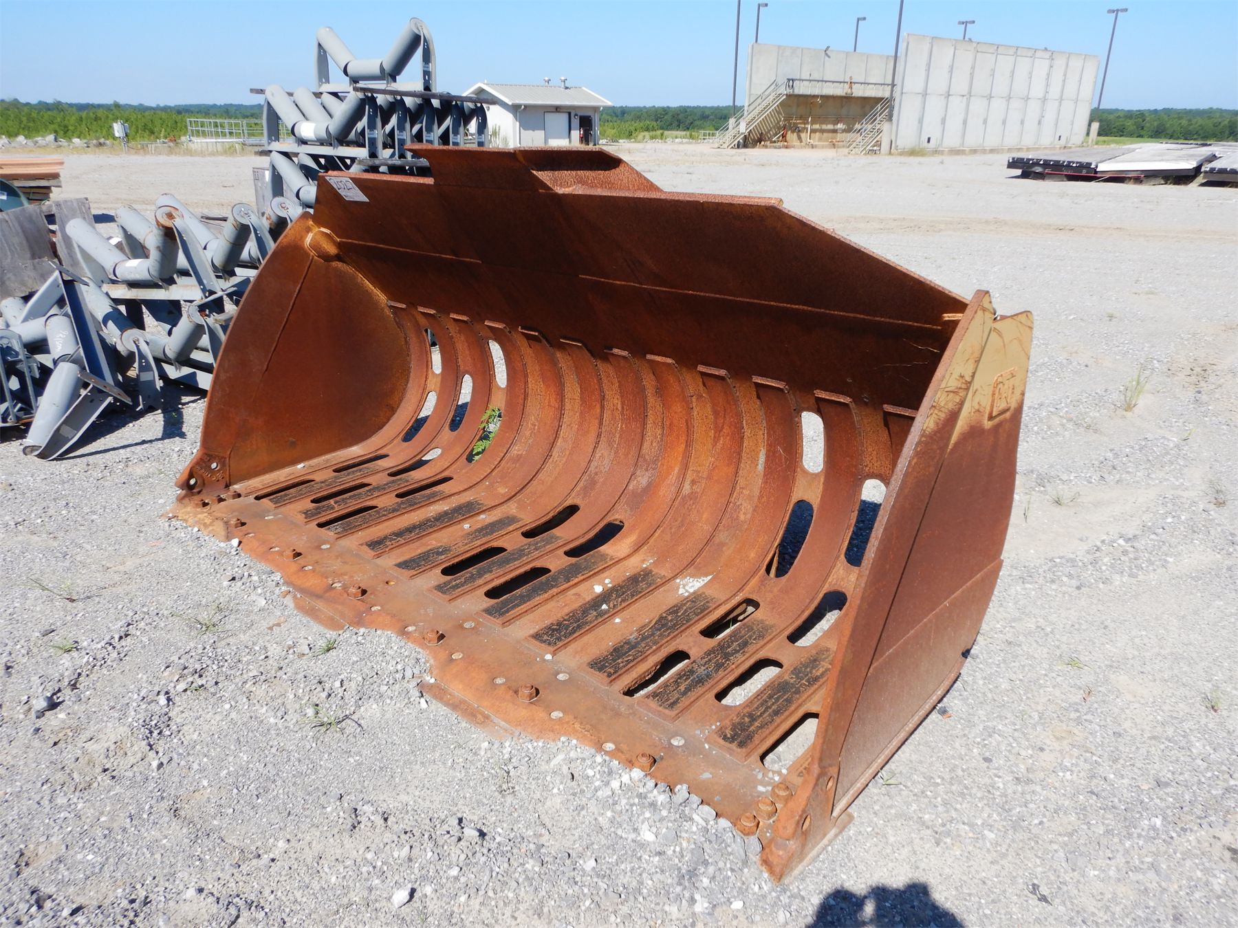 CAT 966 WHEEL LOADER BUCKET Bucket Attachment J.M. Wood Auction