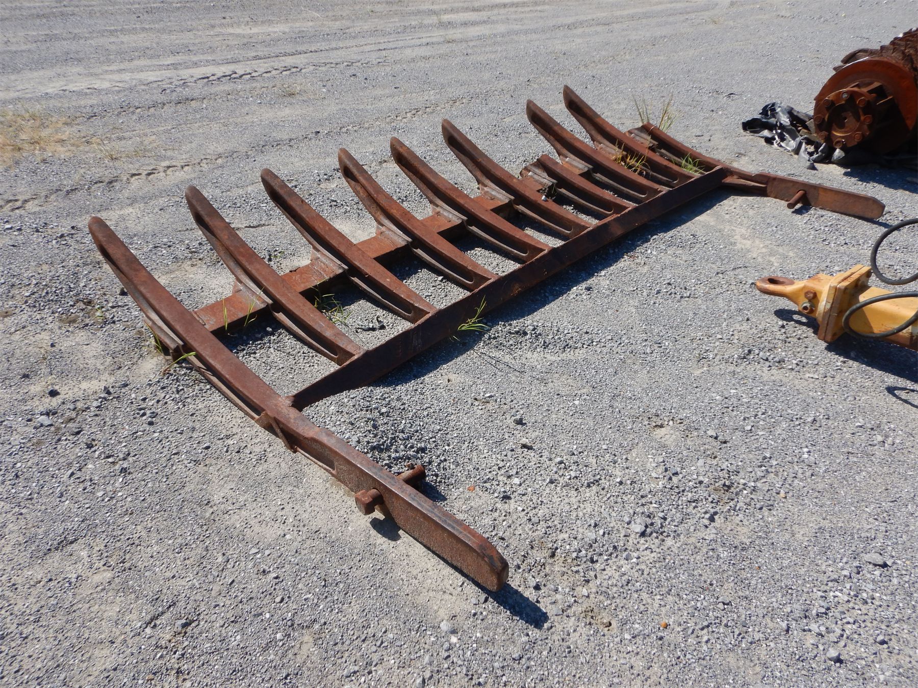 CAT D6 ROOT RAKE Rake Attachment