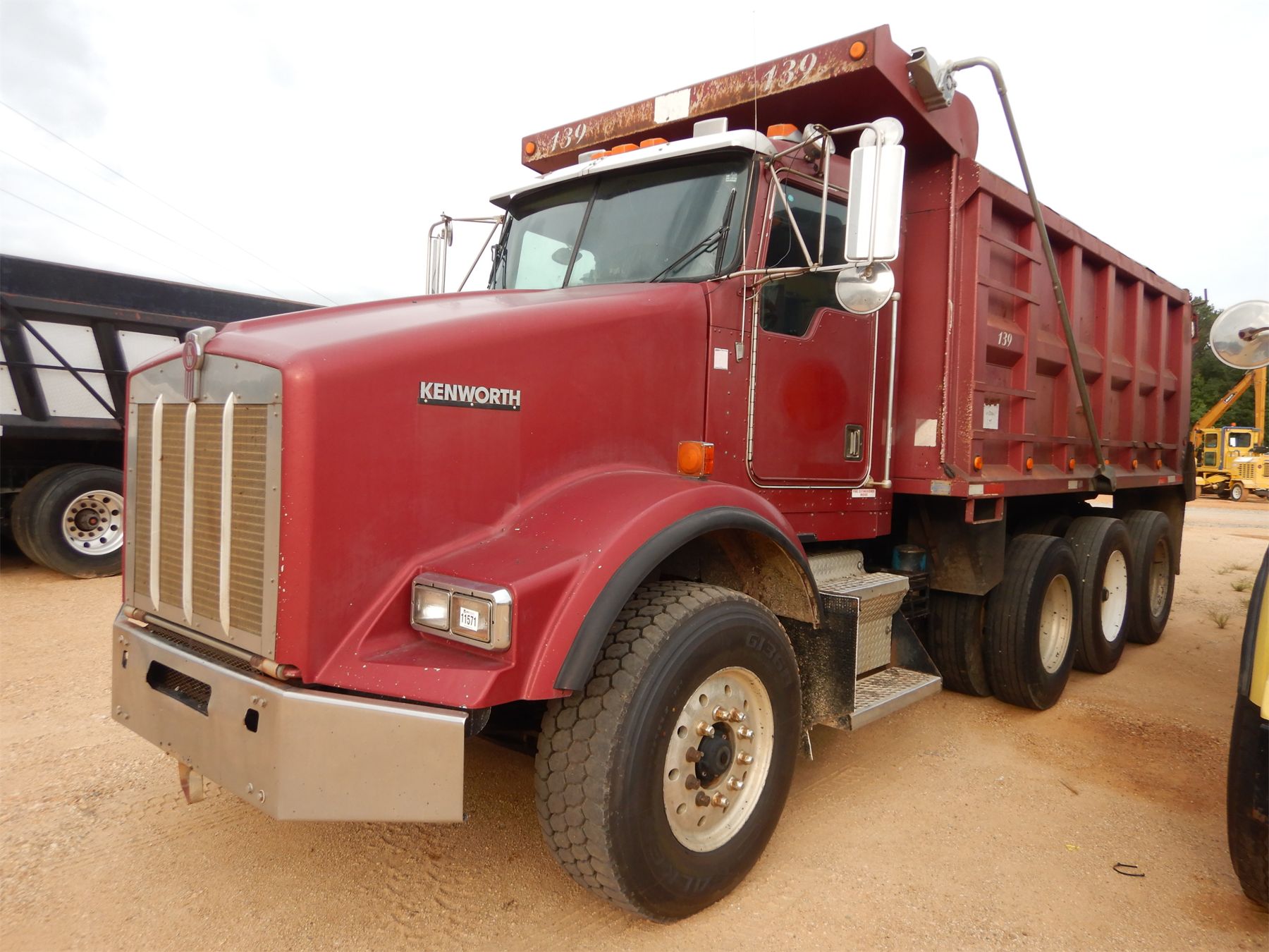 2001 KENWORTH T800 Dump Truck 2001-kenworth-t800-dump-truck
