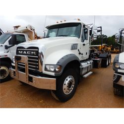 2020 MACK GR64F Roll Off Truck