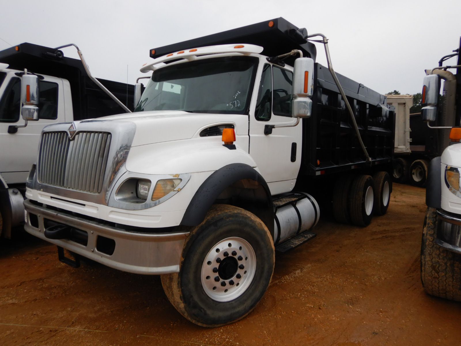 2006 INTERNATIONAL 7600 Dump Truck