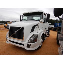 2011 VOLVO  Day Cab Truck