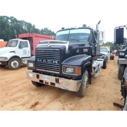 2001 MACK TRUCK TRACTOR Day Cab Truck