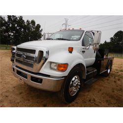 2009 FORD F750 Flatbed Truck