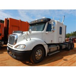 2005 FREIGHTLILNER COLUMBIA Sleeper Truck