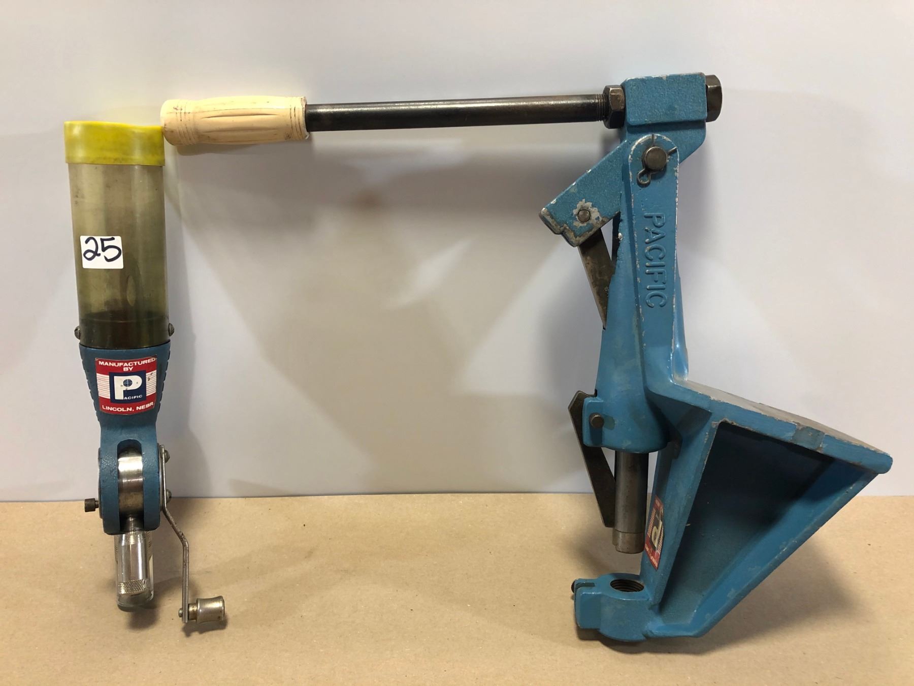 PACIFIC RELOADING EQUIP - POWDER MEASURE & PRESS