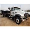 Image 4 : 2019 MACK GR64F Roll Off Truck