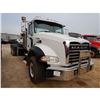 Image 4 : 2009 MACK GU813 Roll Off Truck