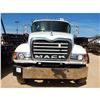 Image 5 : 2003 MACK CV713 Roll Off Truck