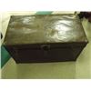 Image 1 : metal trunk