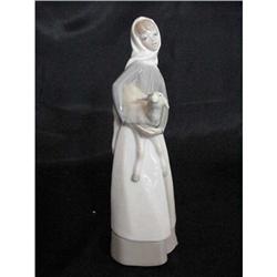 Lladro "Girl With Lamb" #957502