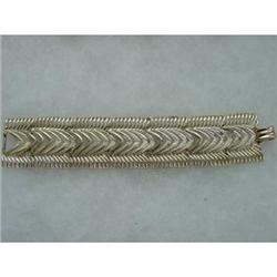  Coro Pegasus gold metal  link bracelet #989003