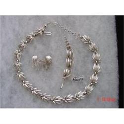 JEWELS BY TRIFARI Brooch Earrings Necklace #989095