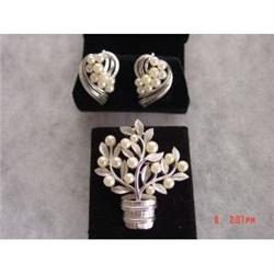 Vintage Trifari Basket Brooch Earrings Pearl #989116