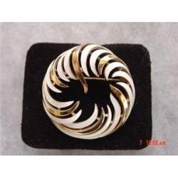 Vintage Trifari Enamel Circle Brooch #989123