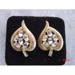 TRIFARI Clear Rhinestone Heart Earrings #989130
