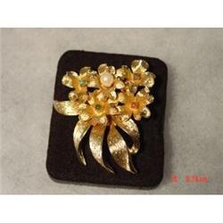CAPRI Genuine Pearl  Cabachon Brooch #989185
