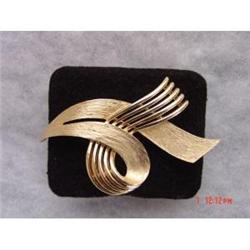 1950s Crown Trifari Gold Brooch Modern design #989241