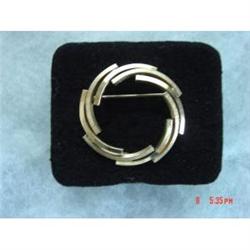 WELLS 14kt Gold Filled Circle Brooch Pin #989289