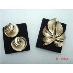 TRIFARI 3 piece Brooch Earrings Set #989372